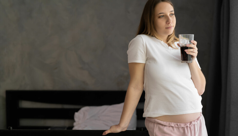 KOFFEIN: Er det farlig å drikke kaffe eller brus med koffein når man er gravid?