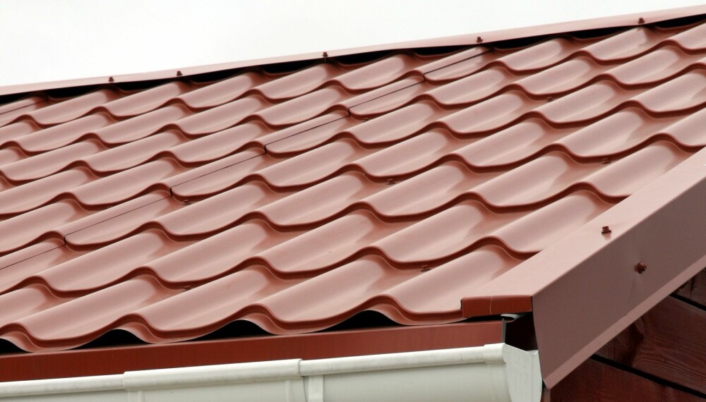 PLATETAK: Grundig forarbeid er viktig når man skal male opp taket, sier Klikks ekspert.