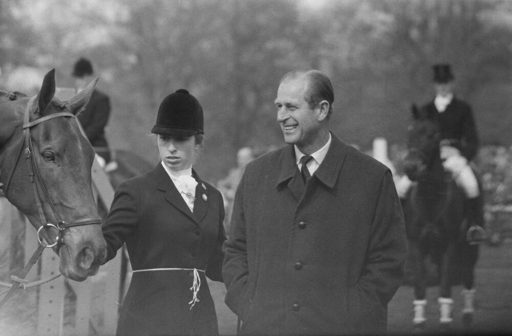 <b>PAP­PA­JEN­TE:</b> Det blir hev­det at Anne er den av bar­na som lig­ner prins Philip mest. Her er de un­der et ri­de­stev­ne i Bad­min­ton i 1971.