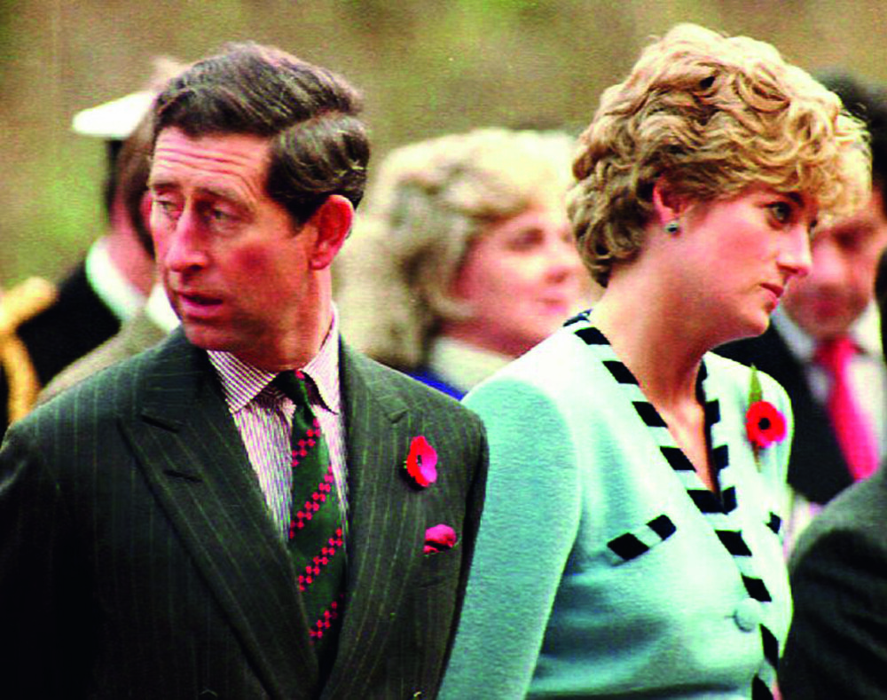 <b>DÅRLIG STEMNING:</b> Her er ekteparet avbildet sammen 3. november 1992. Tilværelsen var preget av skandalen rundt at begge to hadde vært utro. 9. desember samme år kom beskjeden om at Charles og Diana hadde tatt ut separasjon.