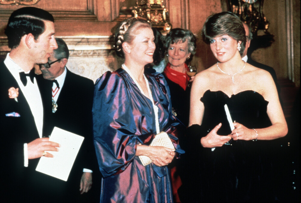 <b>GRACE OG DIANA:</b> Fyrstinne Grace og prinsesse Diana døde begge i en tragisk bilulykke. Her sammen med prins Charles i London i 1981.