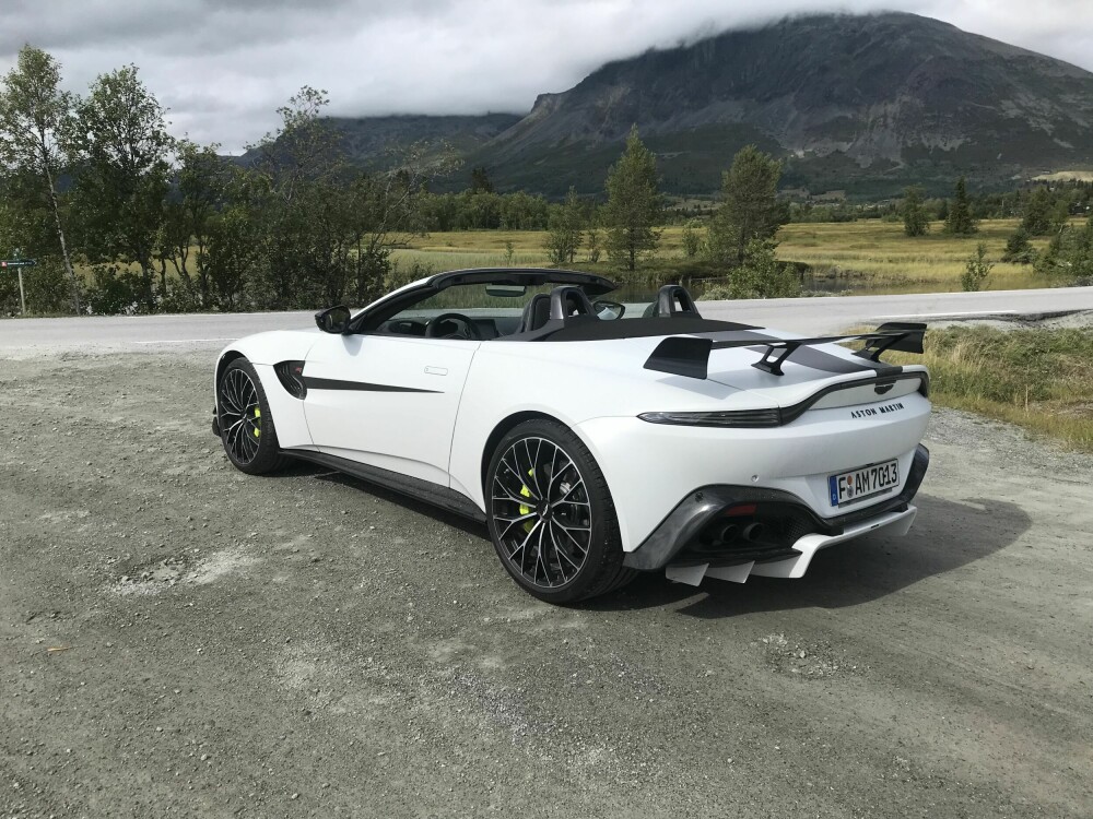 <b>VINGE:</b> Noen vil nok mene at den stor hekkvingen er litt mye for en Aston Martin, men den er der for en grunn: marktrykk. 