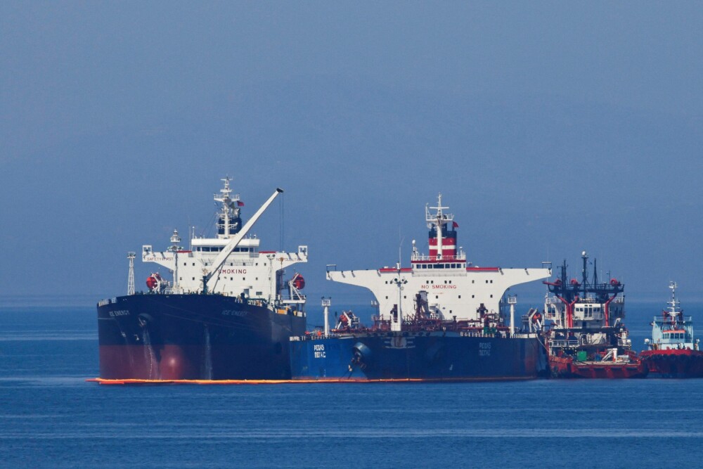 <b>PÅ SKIP:</b> Det antas at Iran har 93 millioner fat olje om bord i lasteskip i Persiabukta, utenfor Kina <br/>og omkring Singapore.
