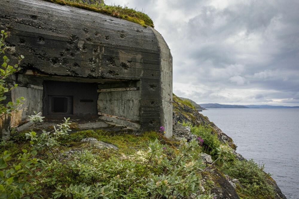 <b>MITRALJØSEBUNKER:</b> Torpedobatteriet i Bøkfjorden besto også av en mitraljøse­bunker for strandforsvar (her), samt syv brakker og skur, og en leir for de polske tvangsarbeiderne.