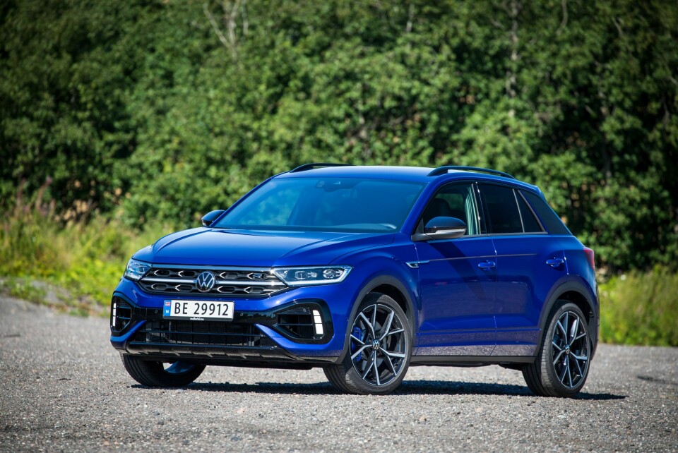 HØRES: De sportslige Conti-dekkene er relativt moderate i dimensjonen, men høres godt på motorvei.