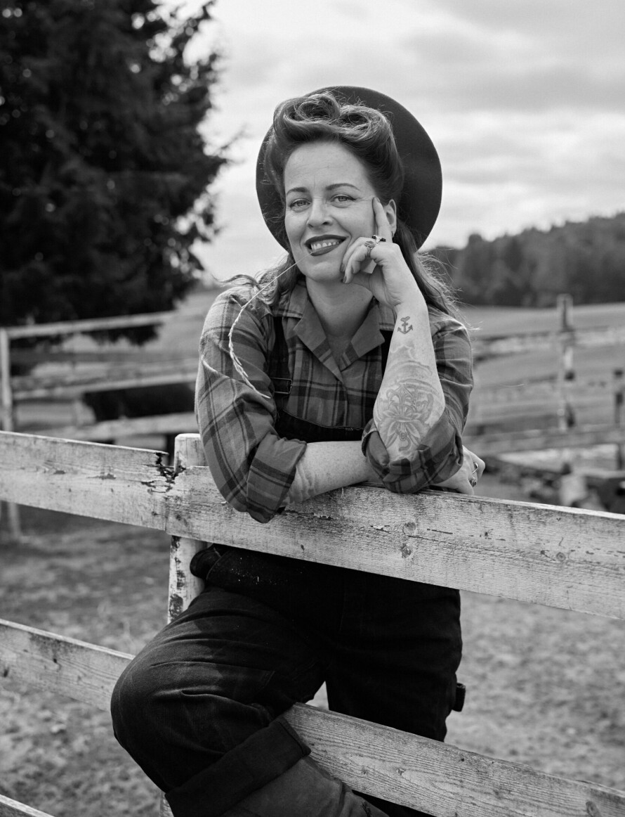 HØNEMOR: Silya tok sin første tatovering som 18-åring, og så har det ballet på seg. De fleste tok hun mens hun bodde i New York. Nå ønsker hun seg en til, det blir kanskje noe med en høne. Bildetekst: