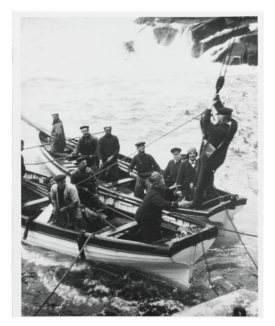 HEIS SVEIS: Heisekraner kunne være livsnødvendige når fyrvoktere skulle ha avløsning eller teknikere måtte i land for å reparere noe.