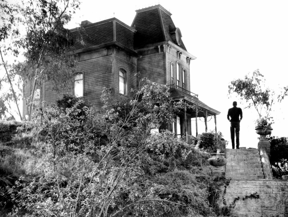 SKREKKENS HUS, KOPIEN: Det velkjente huset fra "Psycho", der Anthony Perkins spiller Norman Bates, drapsmann med sterke morsbånd. Boka som filmen bygger på, var inspirert av avsløringene rundt Ed Gein tre år tidligere.