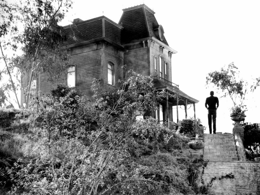 SKREKKENS HUS, KOPIEN: Det velkjente huset fra 'Psycho', der Anthony Perkins spiller Norman Bates, drapsmann med sterke morsbånd. Boka som filmen bygger på, var inspirert av avsløringene rundt Ed Gein tre år tidligere.