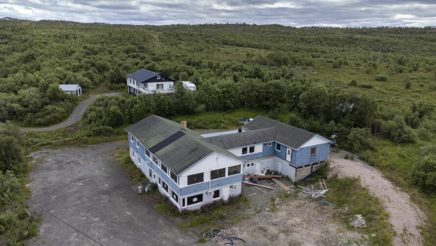 FORFALL: I dette bygget fallbød russiske kvinner både alkohol, tobakk og sex til norske menn fra fjern og nær. Hadde veggene kunne snakke, ville de blitt bedt om å holde kjeft av lokalbefolkningen.