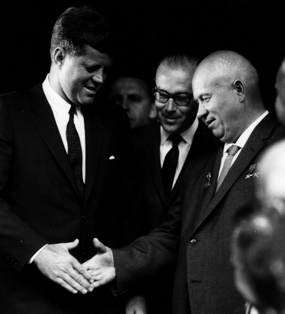 <b>TOPPLØSNING:</b> Presidentene John F. Kennedy og Nikita Khrusjt­sjov gikk inn i Berlin-krisen og ble enige om at byen ikke var verdt en 3. verdenskrig.