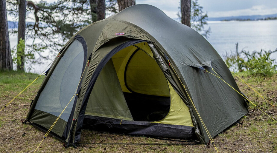 <b>VALG AV TELT:</b> Det kan være smart å låne/leie ulike telt før du kjøper ditt eget telt. Et kuppeltelt, som på bildet, har ofte god høyde, men gjerne lite eller ingen plass i forteltet.