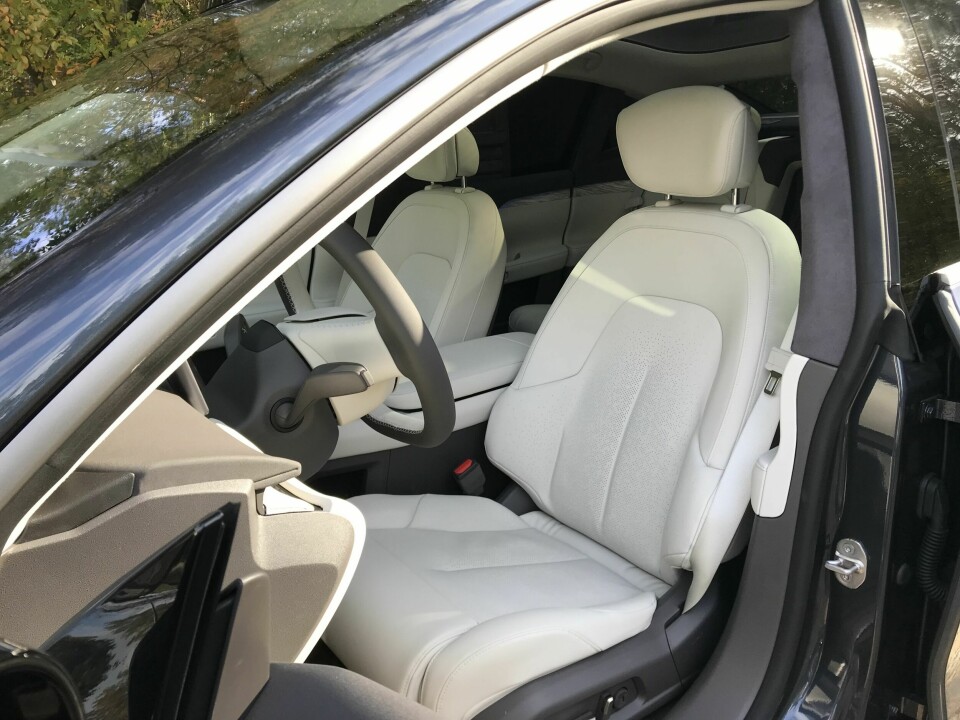 BEHAGELIG: Seter trukket med kunststoffet Haptex.