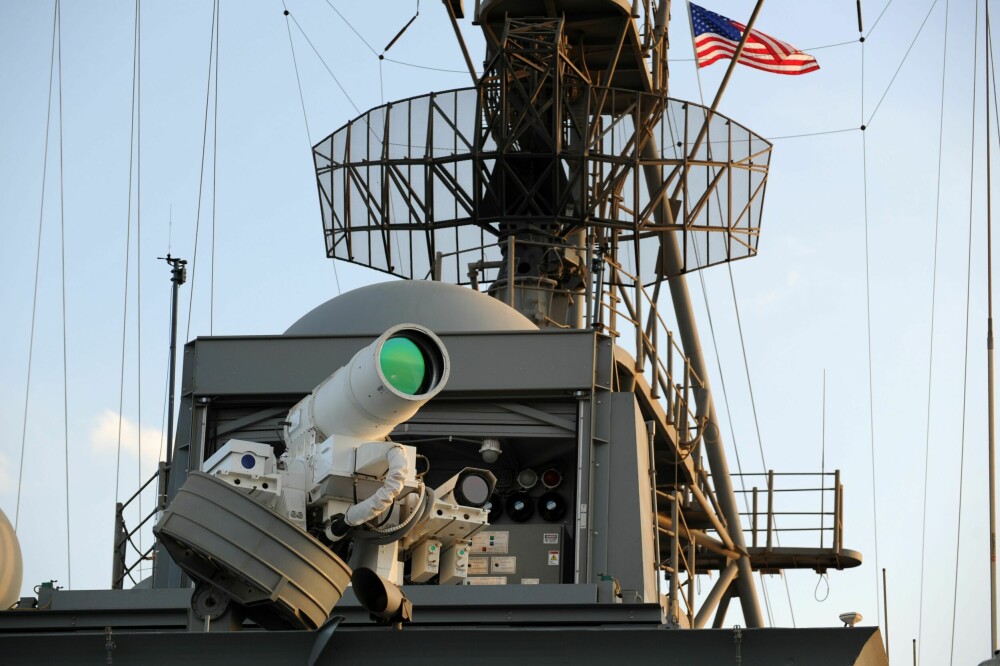<b>LASERKANON:</b> Den første laserkanonen ble tatt i bruk på et amerikansk marineskip allerede i 2014. Nå utvikles stadig kraftigere utgaver.