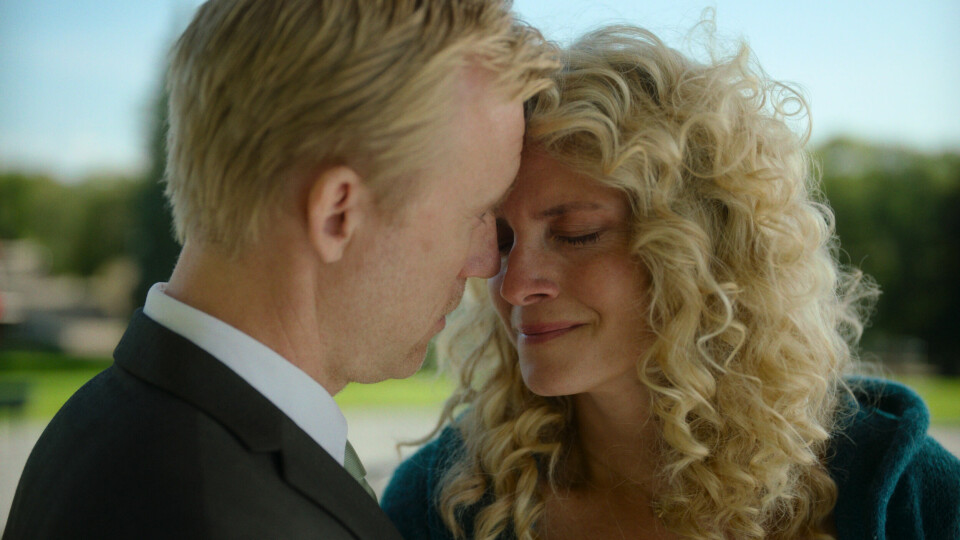 EKTEPARET I SERIEN: – De to i hovedrollene, Thorbjørn Harr og Nina Ellen Ødegård, spiller ikke Vera og meg, understreker serieskaperen og regissøren. Det er bare visse paralleller til hans eget liv. Serien gir oss en solid påminnelse om hvor viktig det er å gripe hver dag.