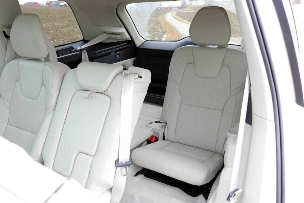 <b>PERSONER OG BAGASJE:</b> Plassmester Volvo XC90 har også mulighet for sju sitteplasser med ekstraseter bakerst. 