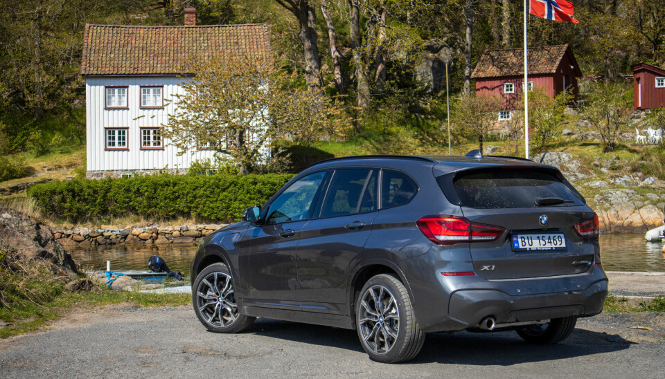 GOD PLASS: I BMW X1 er det godt med plass.