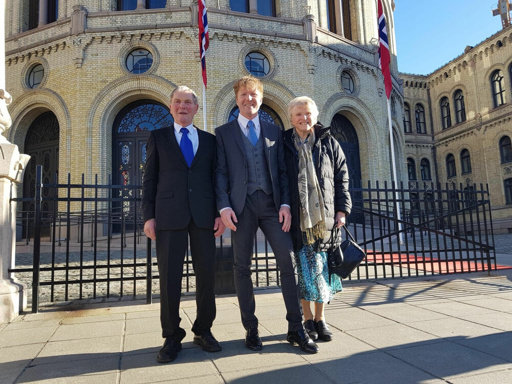 <b>PÅ STORTINGET:</b> Far Kjell Gjelsvik forlot sjelden gården hjemme i Redal, men da han ble invitert til åpningen av Stortinget i 2017, tok han turen til Oslo. Mor Edith Gjelsvik ble selvsagt med.