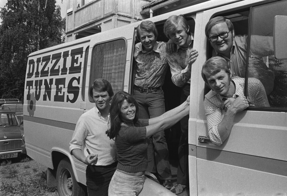 <b>WENCHE MYHRE:</b> Dizzie Tunes samarbeidet jevnlig med Wenche Myhre gjennom karrieren. Her fra turnébussen i 1971.
