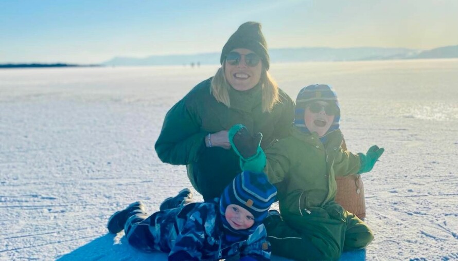 TOBARNSMOR: Marie avbildet sammen med sønnene Laurits (7) og Jæger (5).