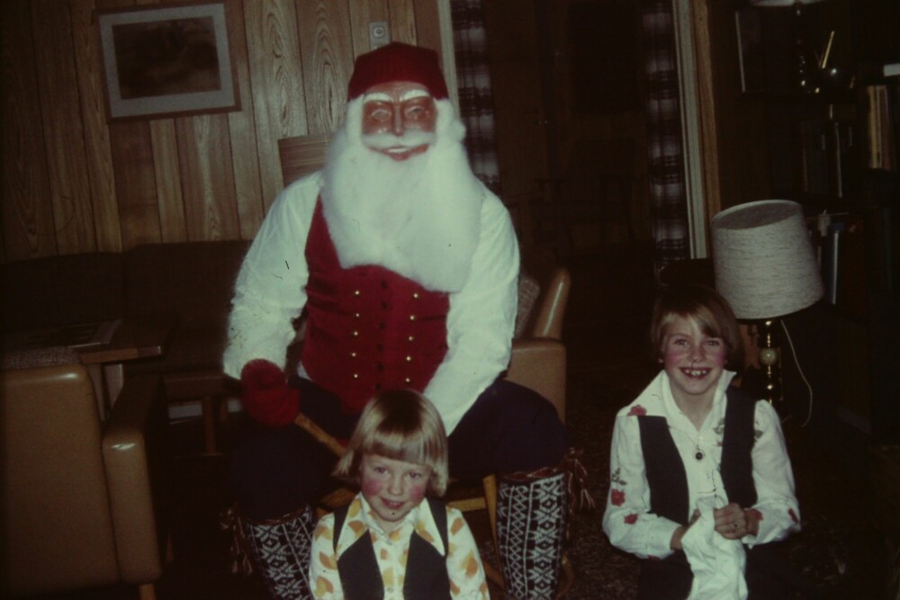 <b>JULENISSEN: </b>Jeg trodde på julenissen til jeg var åtte år. Litt underlig når man ser den stive maska.