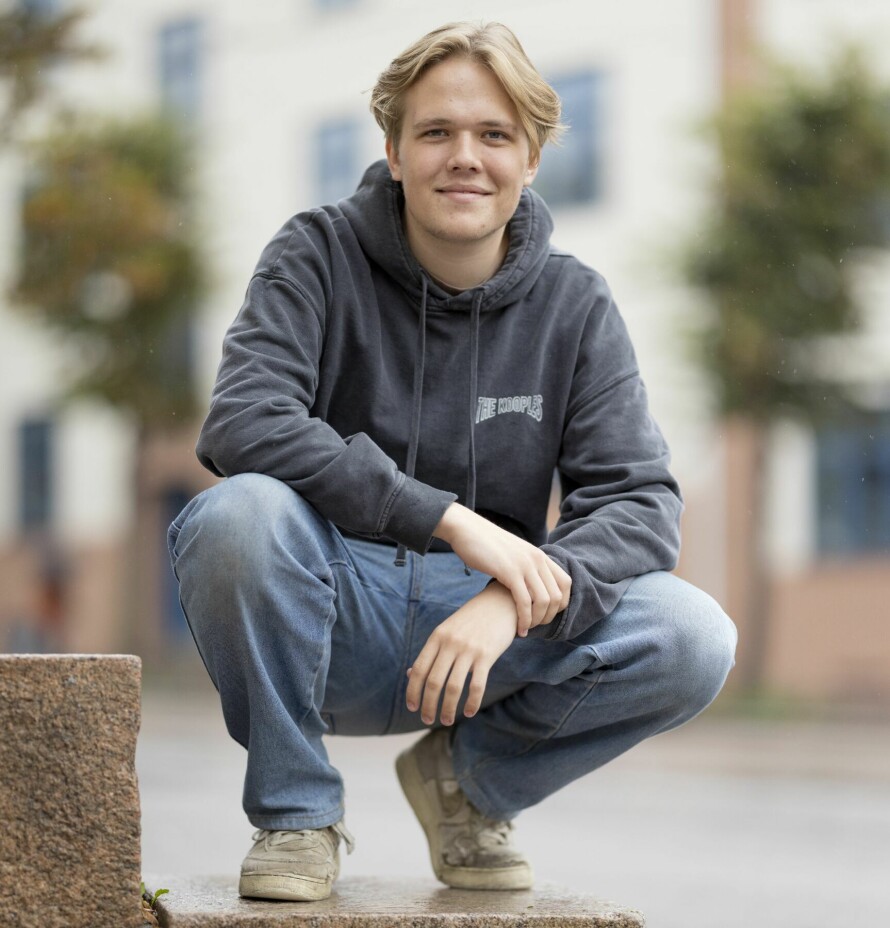NIELS SKÅBER: Det er ingen tvil om at skuespiller Niels Halsteensen Skåber er et talent. Selv er han ydmyk nok til snarere å vise takknemlig over å være en del av NRK-serien «Etterglød», og tidligere i år Netflix-filmen «Royalteen».