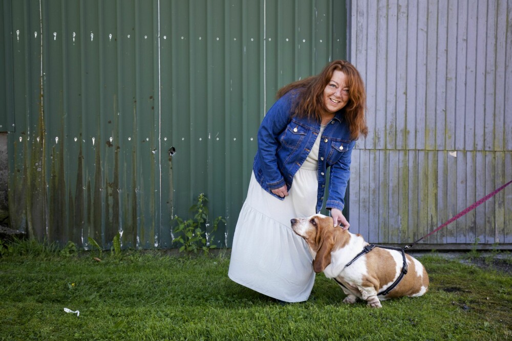 <b>I GOD FORM:</b> Lisbeth Borg de Waard (52) koser seg med hunden Wilma. De to elsker å gå på tur sammen. Hunden sørger for å holde meg aktiv, forteller hun. Noe hun vet er viktig for å holde hjertet i form. 