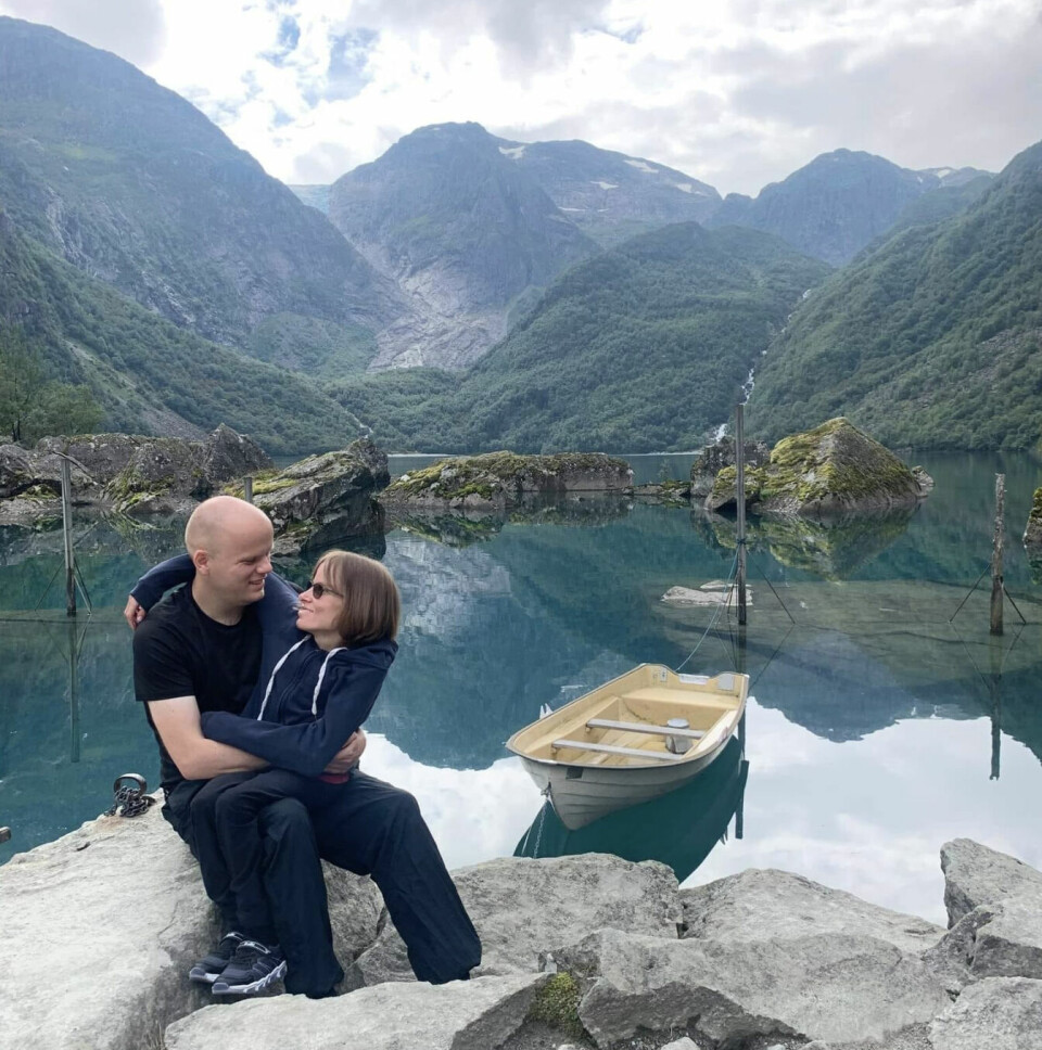 EKTE KJÆRLIGHET: Anette Tranøy og Kenneth Langeland er kjærester med utfordringer. Da de møttes var begge skeptiske – men de så forbi utfordringene og la fordommer til side.