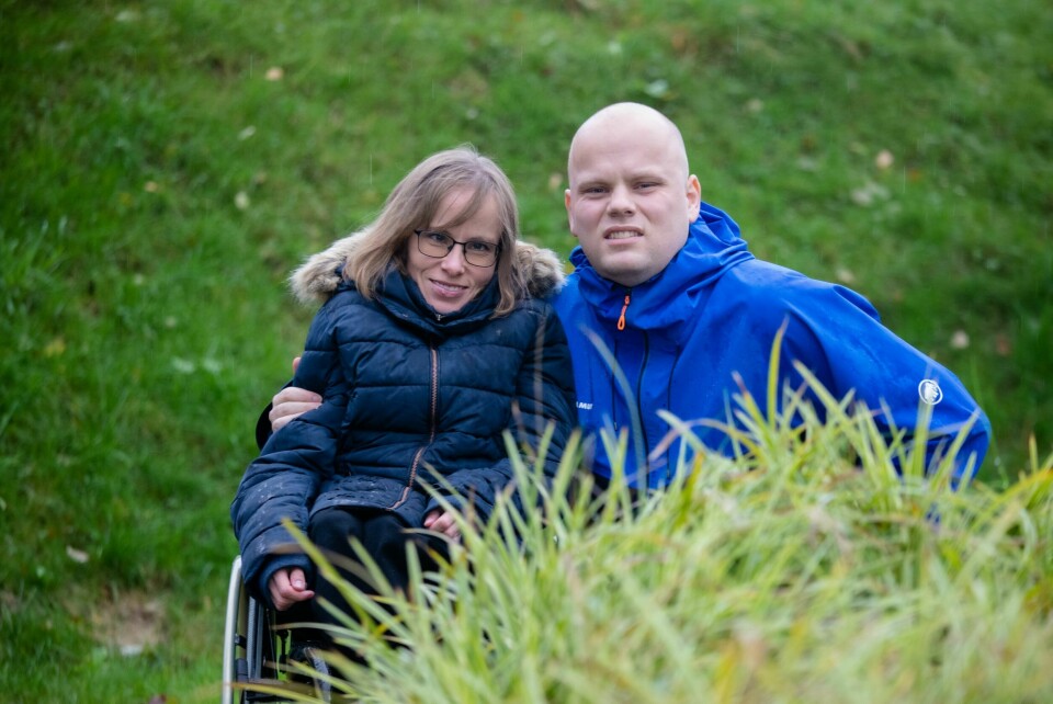 GI OSS EN SJANSE: – Jeg ser Anette, ikke rullestolen, sier Kenneth som trives godt som Anettes kjæreste.