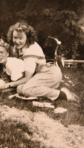 <b>LIV SOM UNG: </b>Liv Bakken etter krigen, fotografert i et lykkelig øyeblikk.