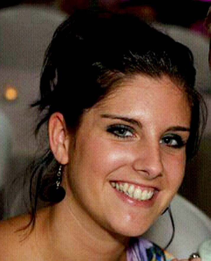 KIDNAPPINGSFRYKT: Sian O’Callaghan forsvant på vei hjem. Overvåkningskameraer fanget henne opp på veien. Også en grønn Toyota Avensis dukket opp på bildene. Det ledet politiet til en taxisjåfør som rundlurte etterforskerne.