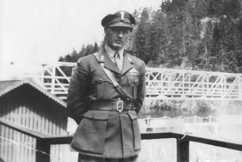<b>OFFISER UTEN UTDANNING:</b> Rubin Langmo i kapteinsuniform ved Dalsfoss i Telemark. Han hadde ikke avtjent verneplikten en gang da han meldte seg til tjeneste. 