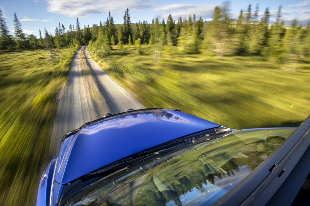 <b>FRIHET:</b> Rolig tempo gjennom villmarken med en bil du kan stole på vil ta deg helt frem, er faktisk en ganske behagelig opplevelse. Såkalt «Over­landing», populært i mange land, har også fått fotfeste her i Norge.