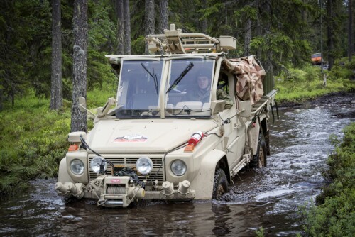 <b>SAMARBEID OM MB MULTI:</b> En solid plugg av en 4x4 bil – bygget av Forsvaret i samarbeid med Arctic Trucks. Fra offroad­treff på Rena.