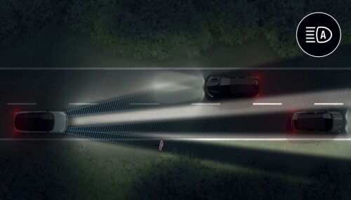 TILPASSES: Austral kan gås med Matrix LED. Det innebærer blant annet at du kan kjøre med fjernlysene på hele tiden i mørket. Lysene sørger selv for å blende ned for møtende trafikk.