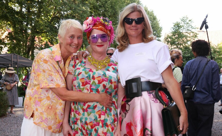 CHRISTINE KOHT: Christine sier at det er et sjokk å komme tilbake til det friske livet etter å ha ligget dødssyk i lang tid. Her med kona Pernille og Anne Lindmo på Aschehougs hagefest i sommer.