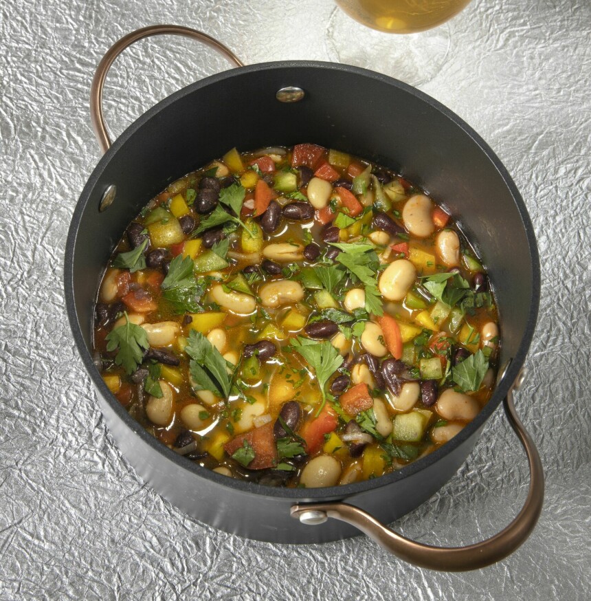 GRØNNSAKSSUPPE MED BØNNER: Se Jørn Hoels oppskrift under!