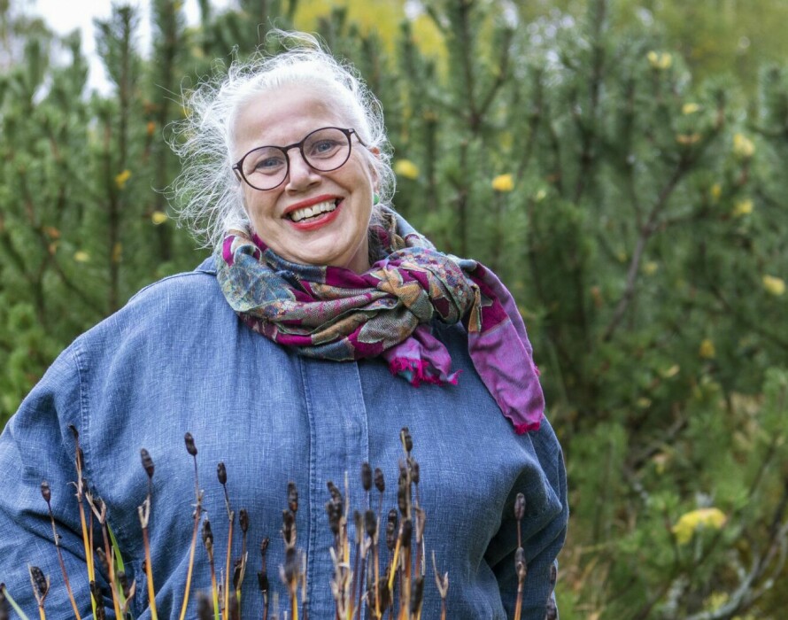 I FLYT: Anne Kristin Øierud (70) bor i landlige omgivelser på Stomperud gård i Sør-Odal. Hun har bedre søvnkvalitet og energi enn på lenge.