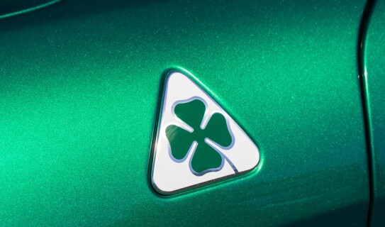 TRADISJONEN TRO: Firkløver-symbolet har en helt bestemt betydning i Alfa Romeo-historien