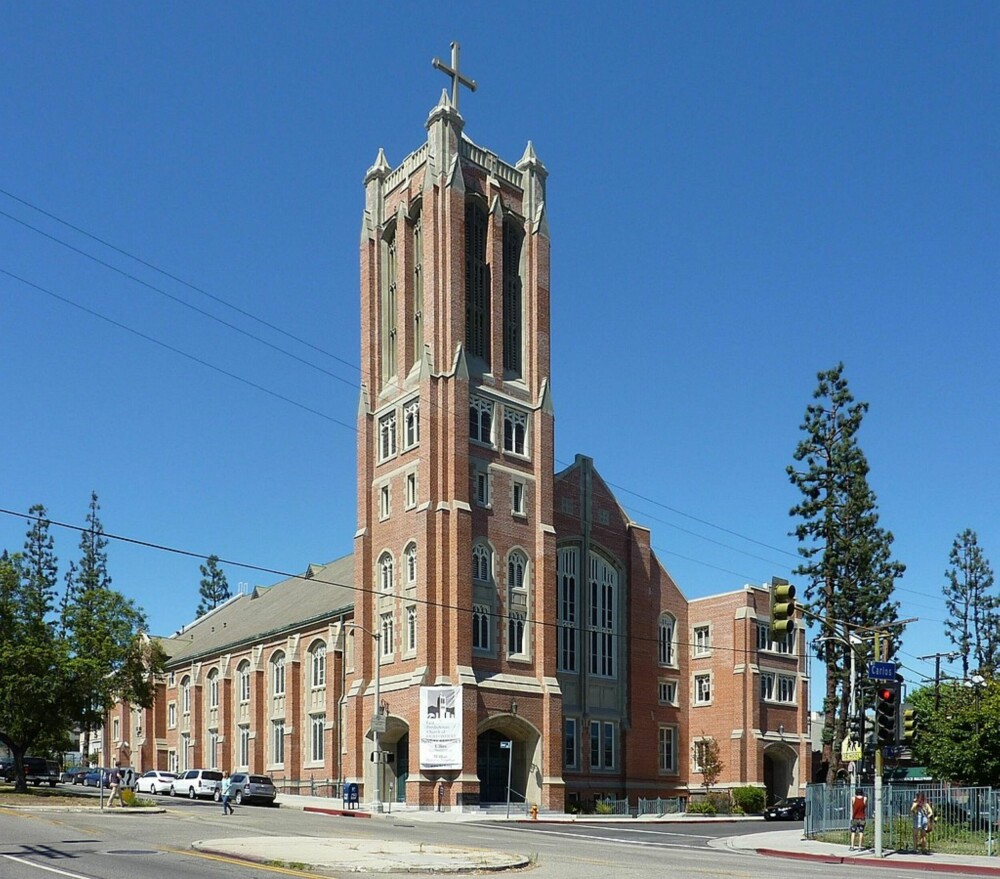 <b>MENIGHETEN:</b> First Pres­byterian Church i Hollywood var base for bestemødrene som tilsynelatende hjalp hjemløse og fortapte sjeler.