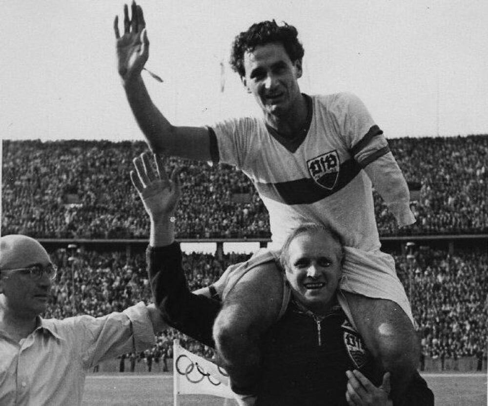 <b>ENARMET VERDENS­MESTER:</b> Dette er kanskje den største come­back-helten i VM-historien: Som 13-åring kappet Hernan Castro av seg armen. I 1930 scoret han det siste målet for Uruguay i finalen mot Argentina. Uruguay vant tidenes første VM-sluttspill på hjemmebane. 