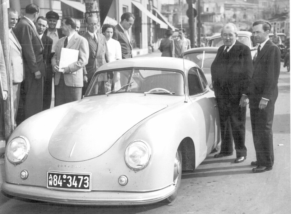 <b>FOLKEVOGNA:</b> Ferdinand Porsche var en overbevist nazist og mannen bak VW-bobla. Sønnen (til høyre) skapte bilprodusenten Porsche.