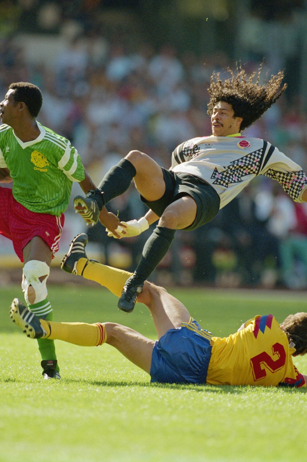 <b>HÅRREISENDE:</b> Målvakten Rene Higuita ble kjendis under VM i 1990 (bildet), men fikk et frynsete rykte på grunn av sine bånd til Pablo Escobar. Spilleren med nummer to er Andrés Escobar. 