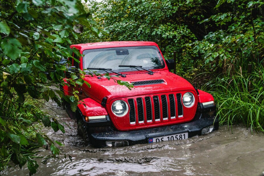 <b>VADING:</b> Jeep Gladiator kan vade i 76 centimeters vanndybde uten snorkel. 