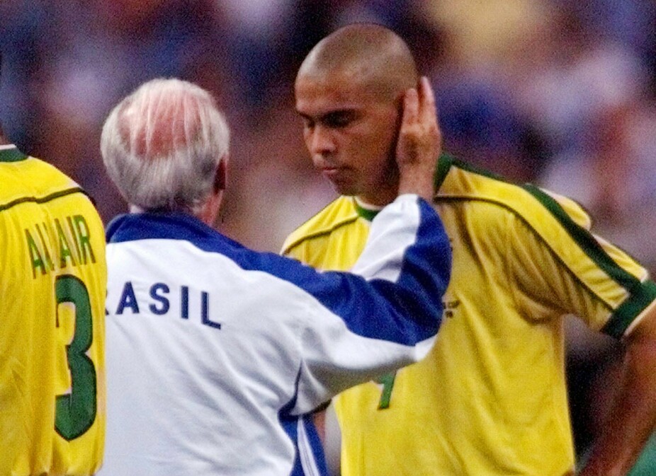 SØVNGJENGER: Ronaldo spilte som en søvngjenger og Frankrike vant VM-finalen i 1998. Men hva skjedde egentlig med Brasils største stjerne på finaledagen? For noen år siden fortalte Ronaldo selv om den dramatiske hendelsen. AP Photo/Ricardo Mazalan