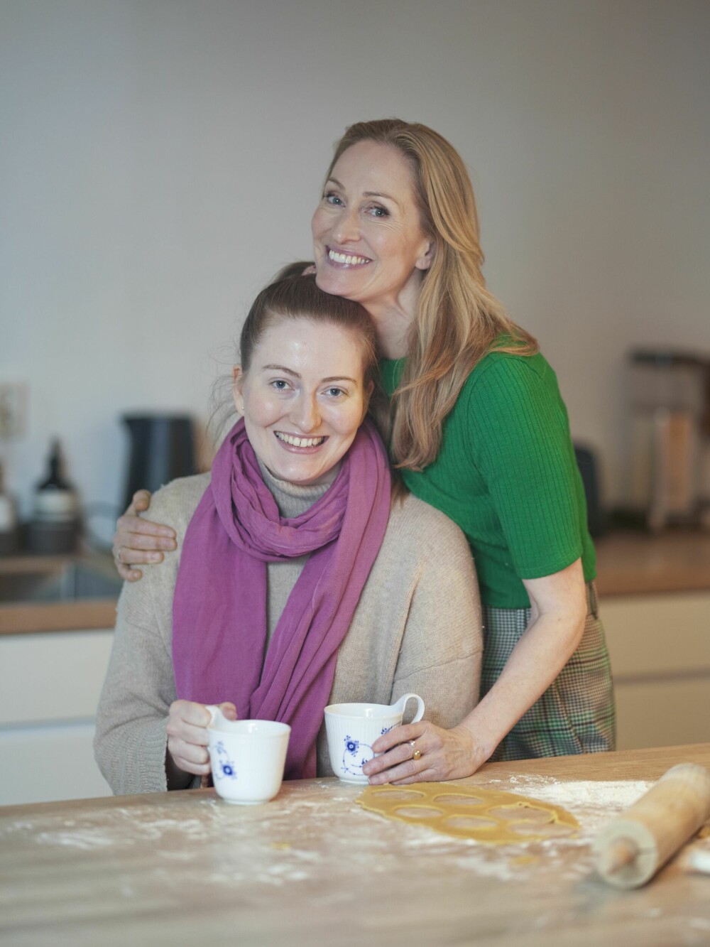 <b>MOR OG DATTER:</b> – Vi prater aller best over en kopp te på kjøkkenet, forteller samstemte Ida og Natalie. 
