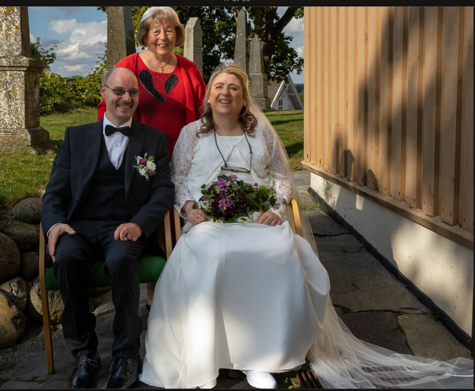 TANTE ANNE: Tommas tante var i bryllupet og ønsket Hanne Beate velkommen inn i familien. Hun er søster av brudgommens døde mor.