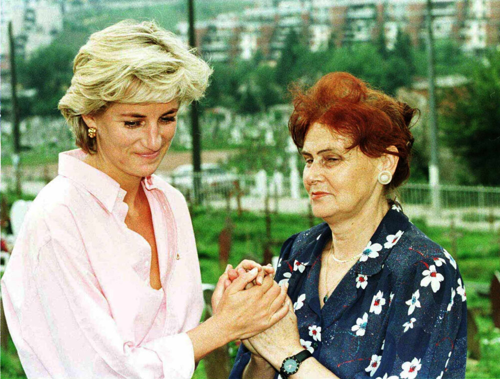 <b>EN GOD LYTTER:</b> Prinsessen var genuint engasjert i kampen mot landminer og ble en pådriver for å få gjennomført et internasjonal forbud mot de grusomme våpnene. Hun var i Bosnia i tre dager og traff flere pårørende som hadde mistet barn på grunn av landminer. 