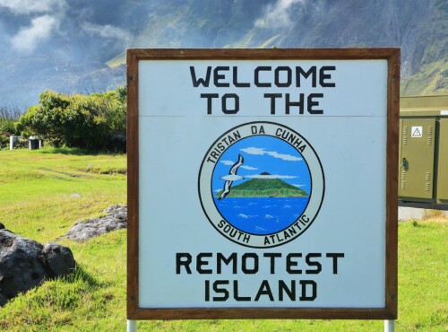 <b>AVSIDES:</b> Tristan Da Cunha ligger midt ute i Sør-­<br/>Atlanteren. 