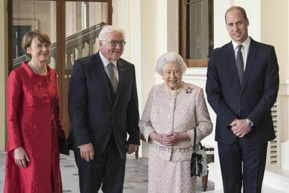 <b>SPESIELT FORHOLD:</b> Dronning Elizabeth tok ekstra godt vare på prins William, som en dag trolig blir konge. Her er de sammen på Buckingham Palace i 2017.